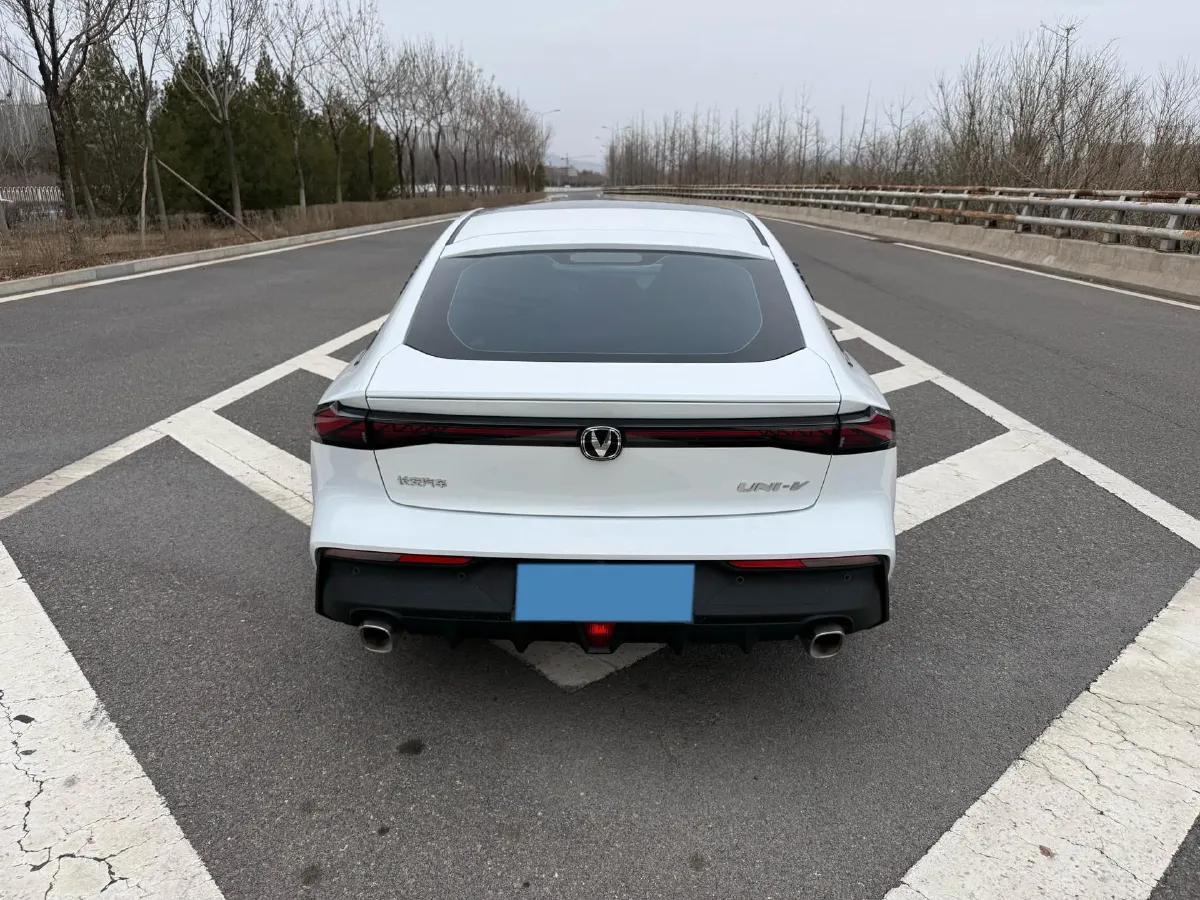 2023 ChangAn UNI-V 1.5T 188HP L4 7DCT,autocango,china used car exporter,china ev exporter,chinese used car exporter,chinese used ev exporter