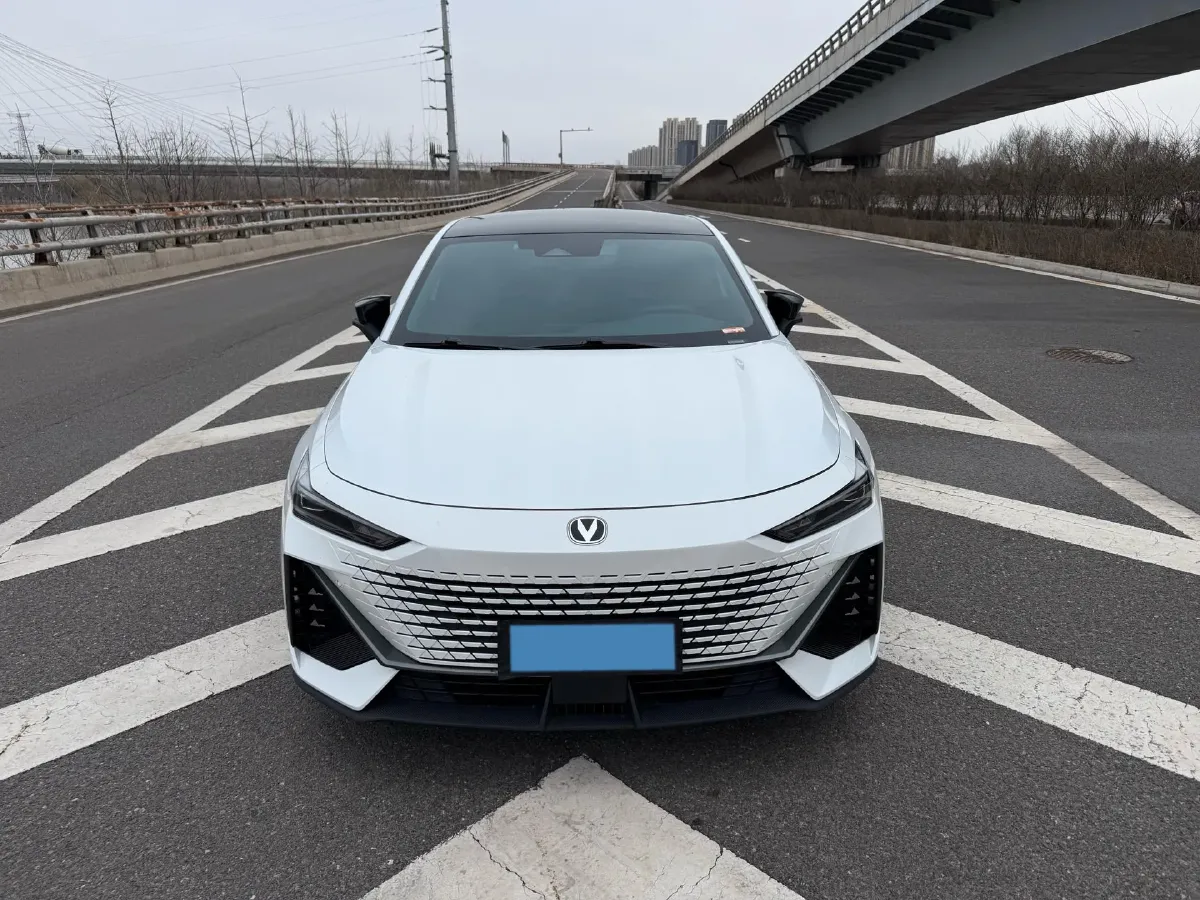 2023 ChangAn UNI-V 1.5T 188HP L4 7DCT,autocango,china used car exporter,china ev exporter,chinese used car exporter,chinese used ev exporter