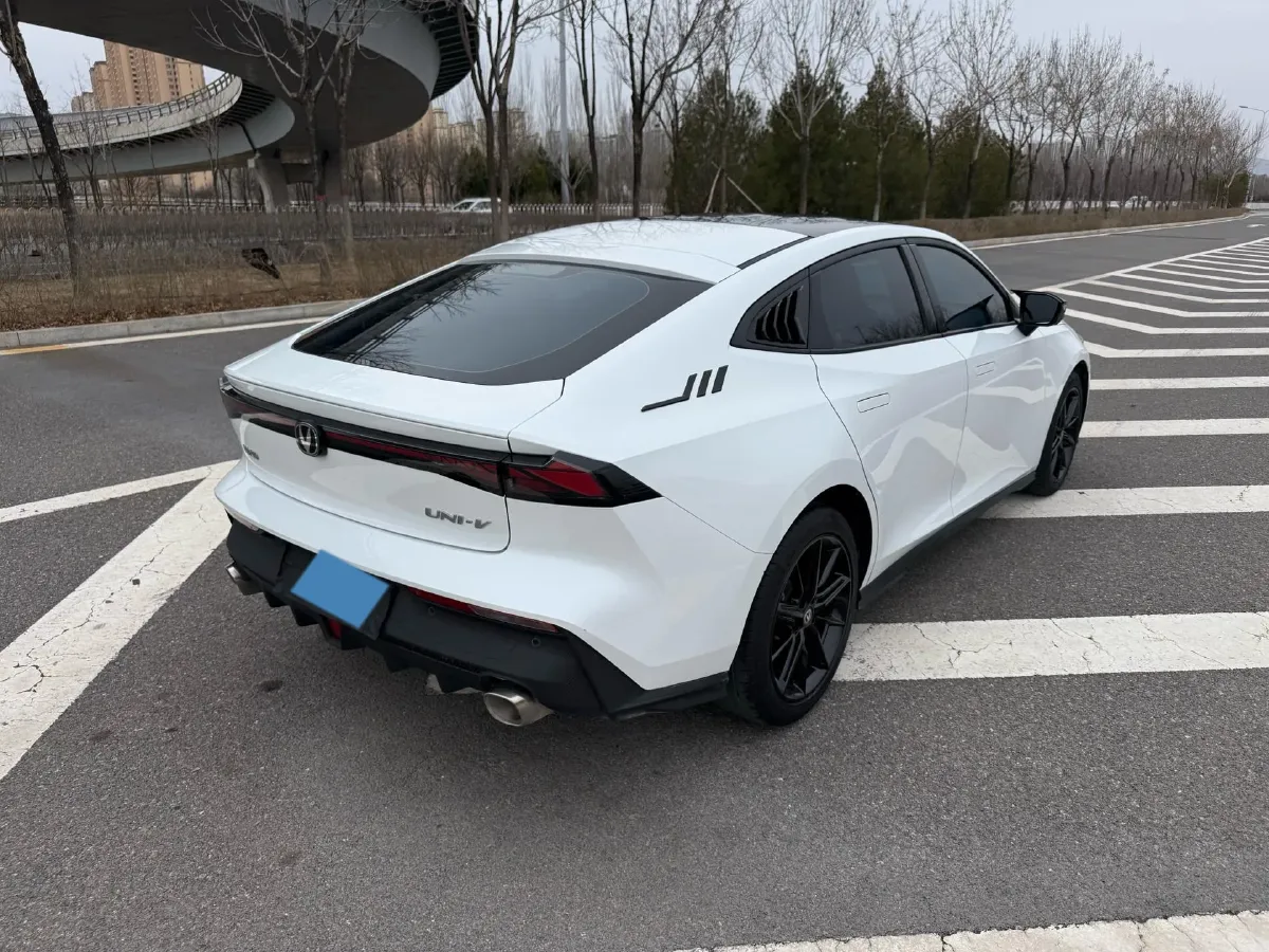 2023 ChangAn UNI-V 1.5T 188HP L4 7DCT,autocango,china used car exporter,china ev exporter,chinese used car exporter,chinese used ev exporter