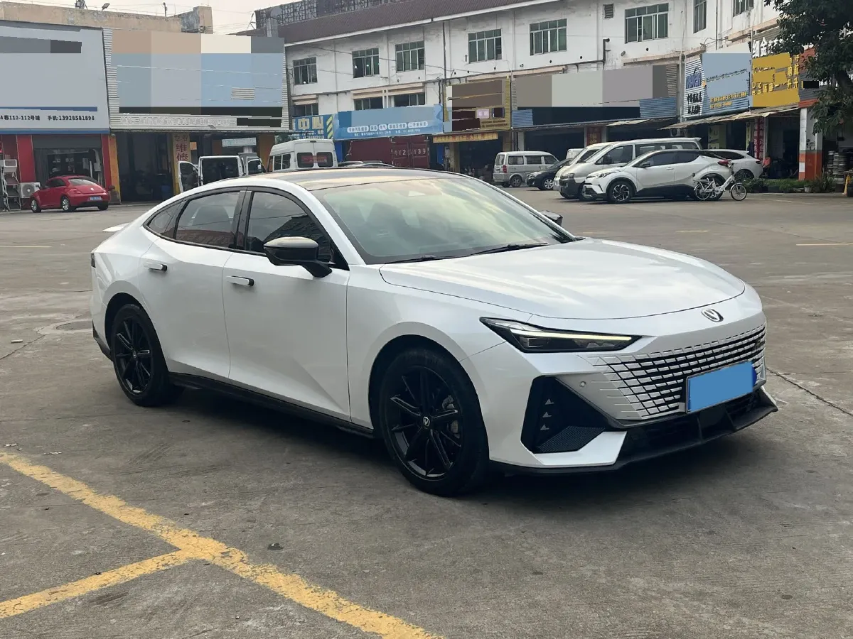 2023 ChangAn UNI-V 1.5T 188HP L4 7DCT,autocango,china used car exporter,china ev exporter,chinese used car exporter,chinese used ev exporter