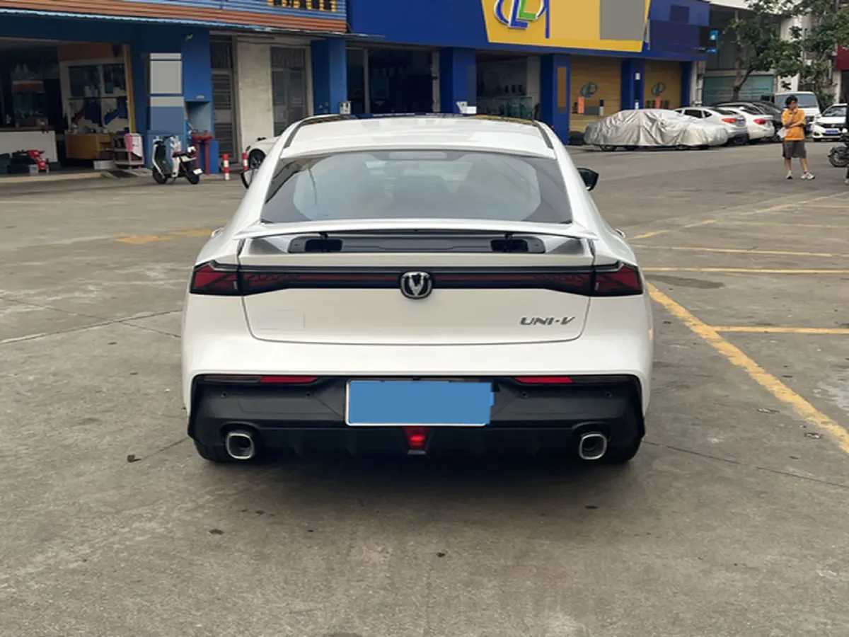2023 ChangAn UNI-V 1.5T 188HP L4 7DCT,autocango,china used car exporter,china ev exporter,chinese used car exporter,chinese used ev exporter