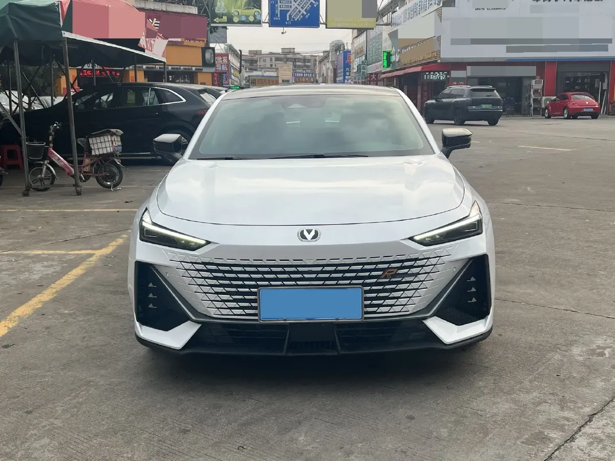 2023 ChangAn UNI-V 1.5T 188HP L4 7DCT,autocango,china used car exporter,china ev exporter,chinese used car exporter,chinese used ev exporter