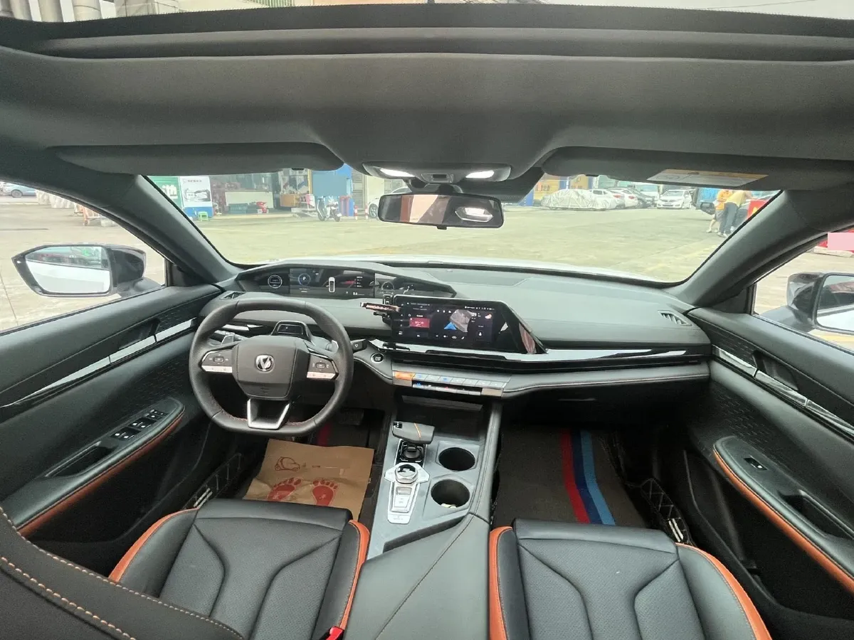 2023 ChangAn UNI-V 1.5T 188HP L4 7DCT,autocango,china used car exporter,china ev exporter,chinese used car exporter,chinese used ev exporter