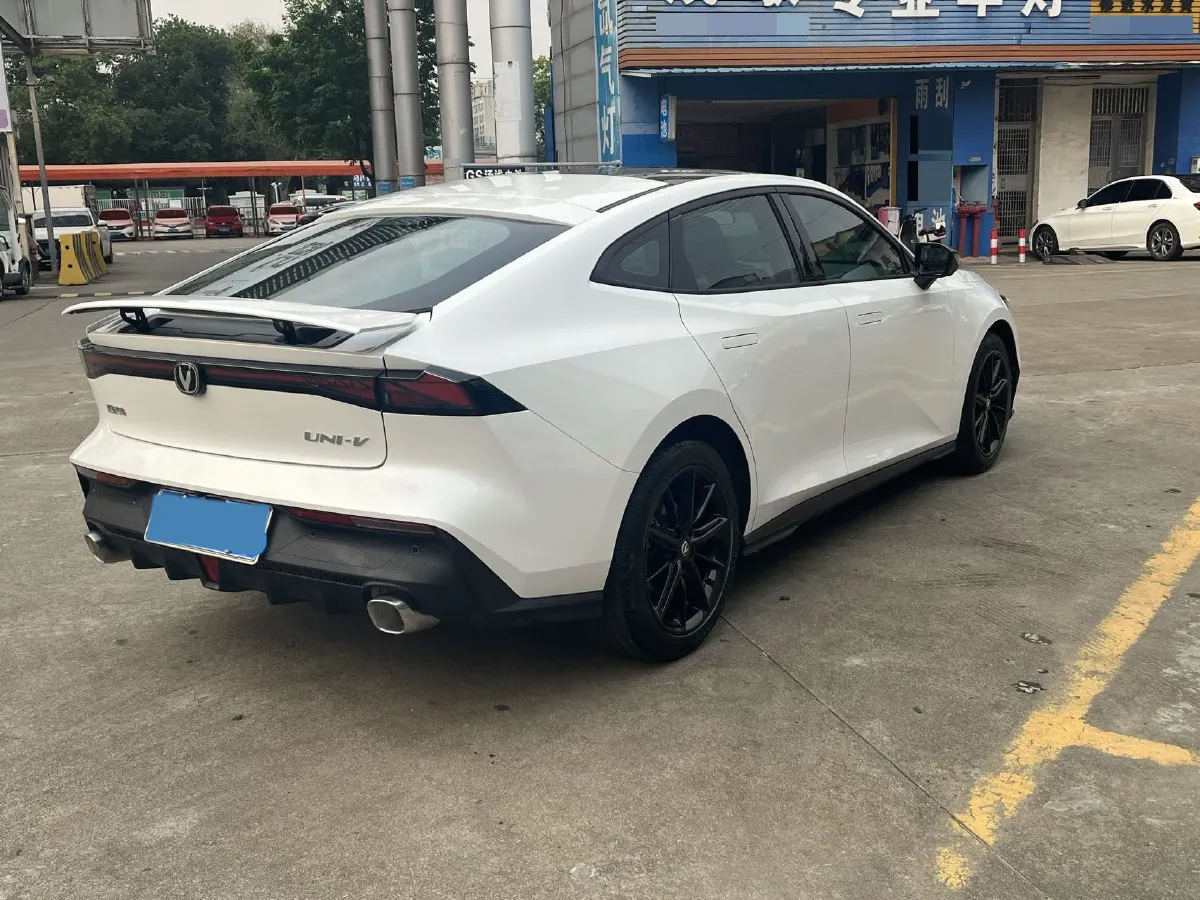 2023 ChangAn UNI-V 1.5T 188HP L4 7DCT,autocango,china used car exporter,china ev exporter,chinese used car exporter,chinese used ev exporter