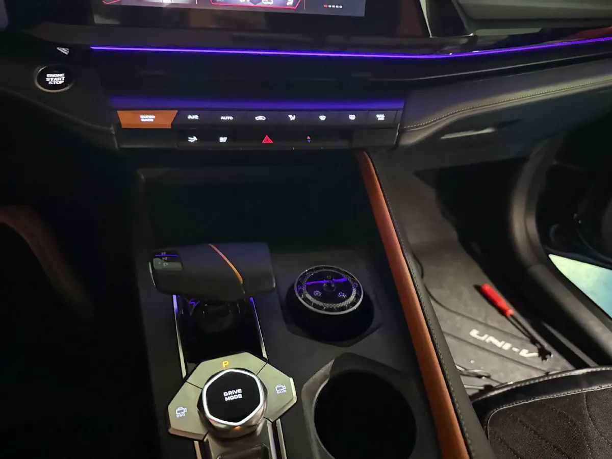 2022 ChangAn UNI-V 1.5T 188HP L4 7DCT,autocango,china used car exporter,china ev exporter,chinese used car exporter,chinese used ev exporter