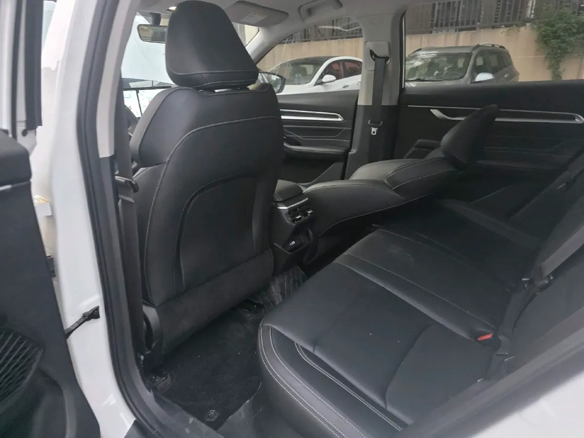 2025 Geely Emgrand 1.5L 127HP L4 CVT,autocango,china used car exporter,china ev exporter,chinese used car exporter,chinese used ev exporter