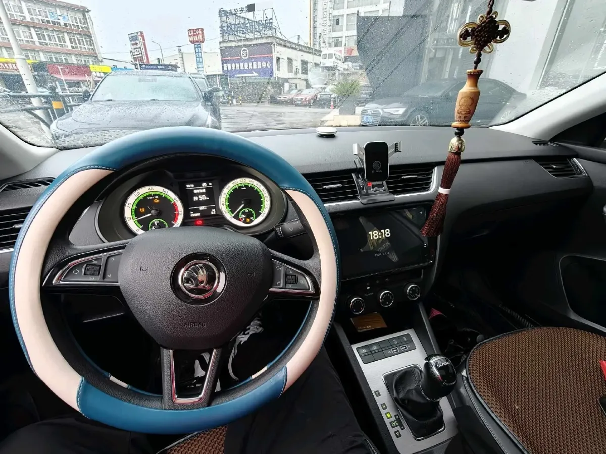 2019 Skoda Octavia 1.5L 116HP L4 6AT,autocango,china used car exporter,china ev exporter,chinese used car exporter,chinese used ev exporter