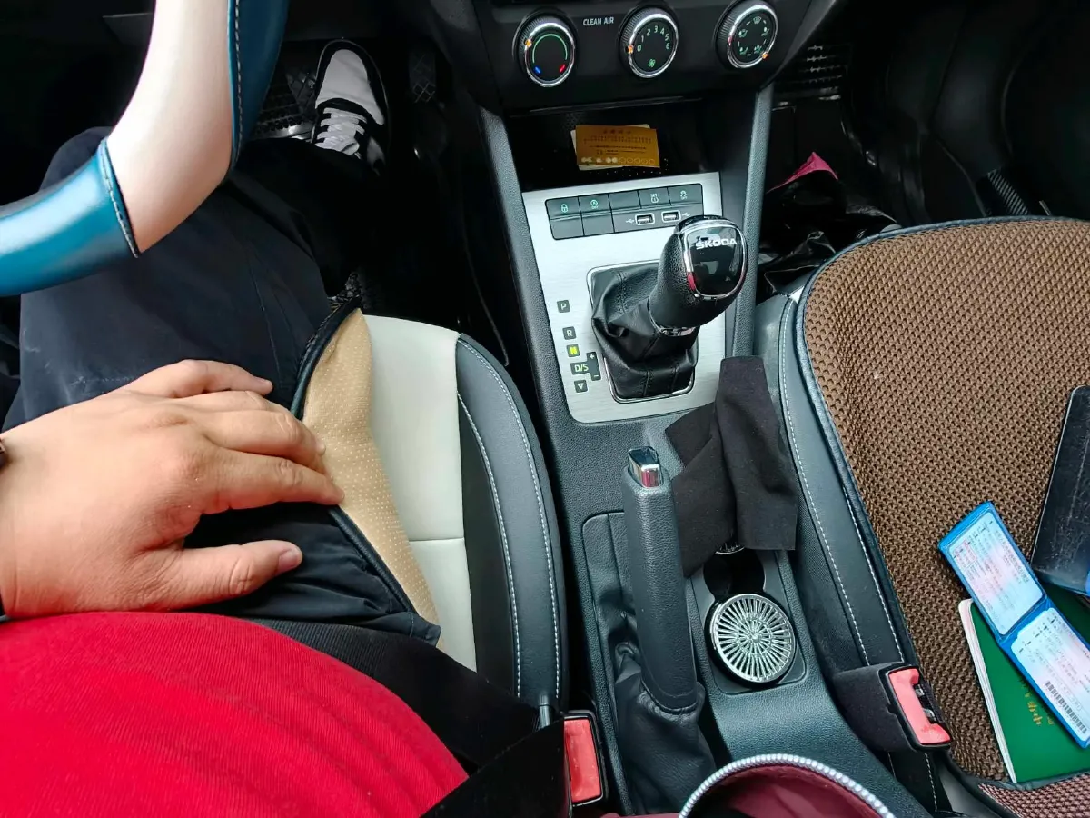 2019 Skoda Octavia 1.5L 116HP L4 6AT,autocango,china used car exporter,china ev exporter,chinese used car exporter,chinese used ev exporter