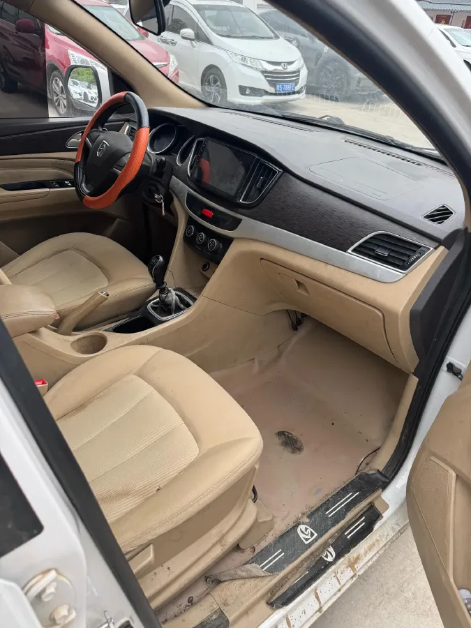 2019 BaoJun 730 1.5L 105HP L4 6MT,autocango,china used car exporter,china ev exporter,chinese used car exporter,chinese used ev exporter