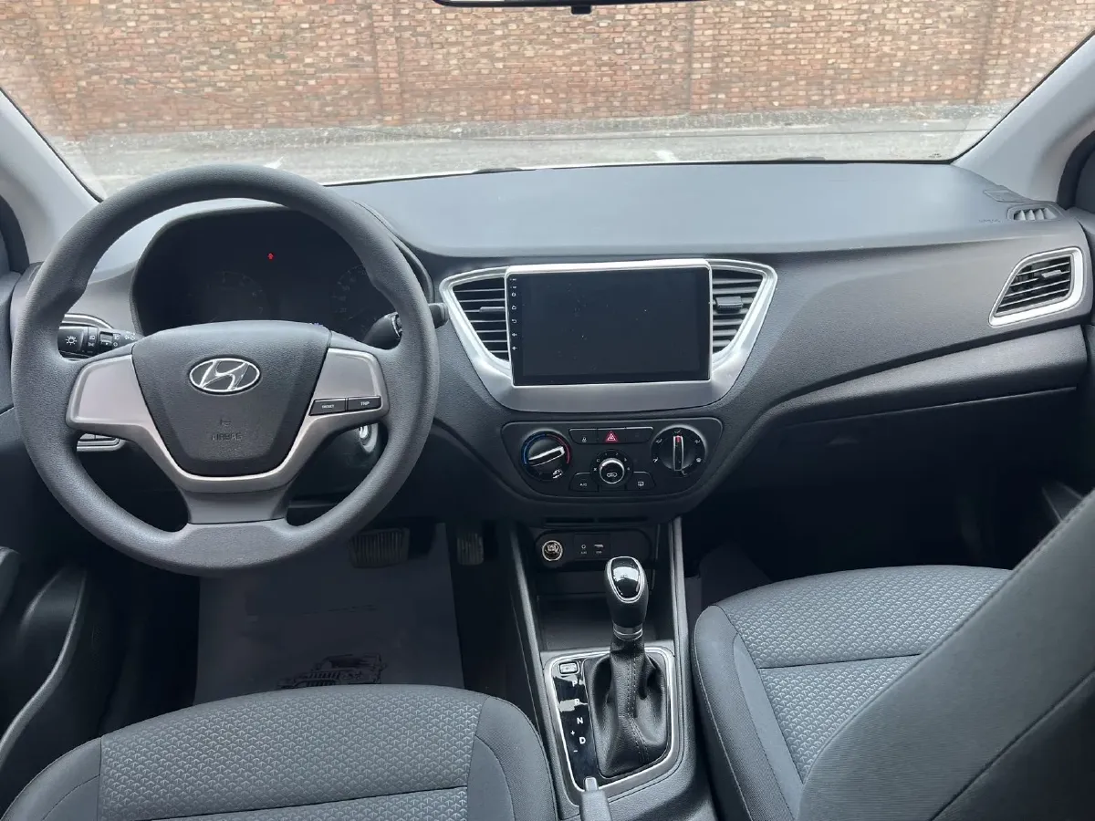 2017 Hyundai Verna RV 1.4L 100HP L4 6AT,autocango,china used car exporter,china ev exporter,chinese used car exporter,chinese used ev exporter