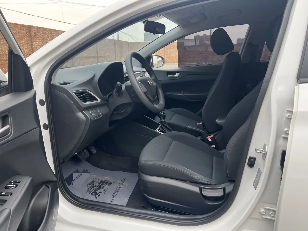 2017 Hyundai Verna RV 1.4L 100HP L4 6AT,autocango,china used car exporter,china ev exporter,chinese used car exporter,chinese used ev exporter