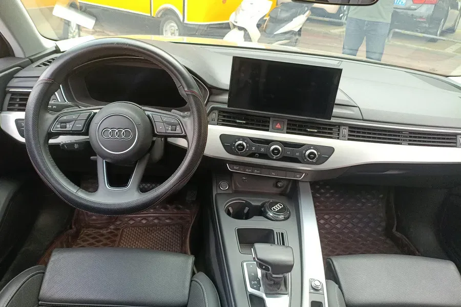 2020 Audi A4L 2.0T 190HP L4 7DCT,autocango,china used car exporter,china ev exporter,chinese used car exporter,chinese used ev exporter