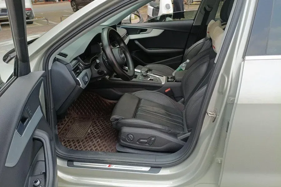 2020 Audi A4L 2.0T 190HP L4 7DCT,autocango,china used car exporter,china ev exporter,chinese used car exporter,chinese used ev exporter