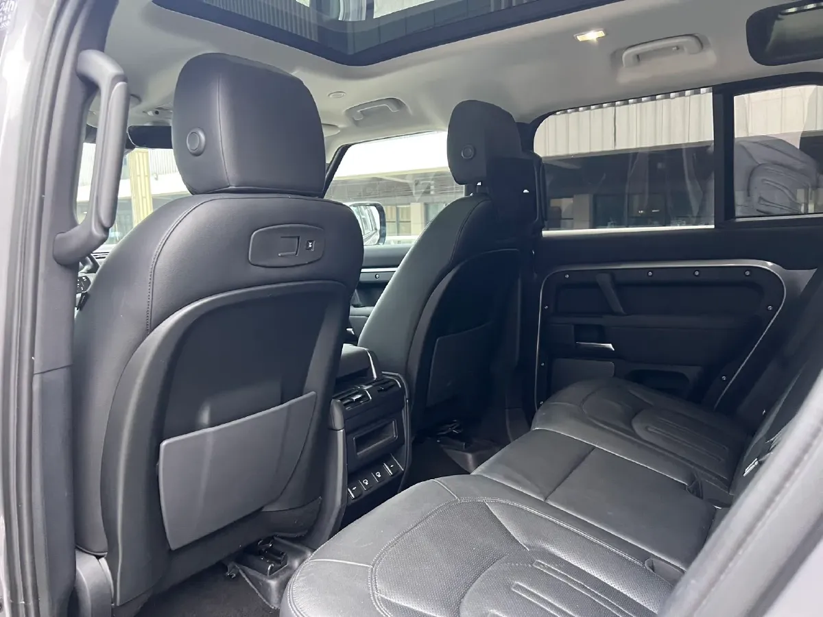 2022 Land Rover Defender 3.0T 400HP L6 8AT,autocango,china used car exporter,china ev exporter,chinese used car exporter,chinese used ev exporter