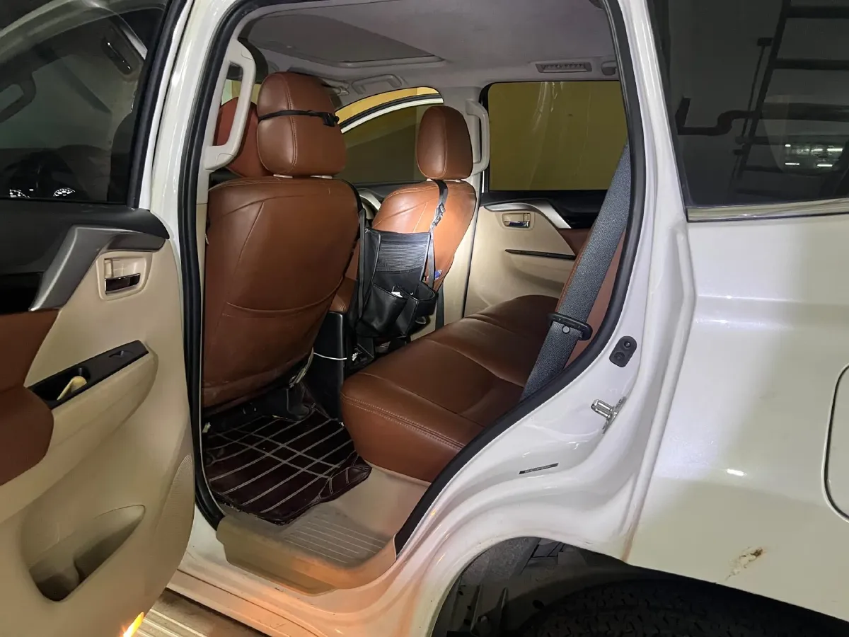 2019 Mitsubishi Pajero 3.0L 209HP V6 8AT,autocango,china used car exporter,china ev exporter,chinese used car exporter,chinese used ev exporter