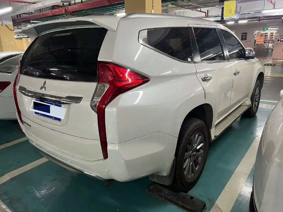2019 Mitsubishi Pajero 3.0L 209HP V6 8AT,autocango,china used car exporter,china ev exporter,chinese used car exporter,chinese used ev exporter