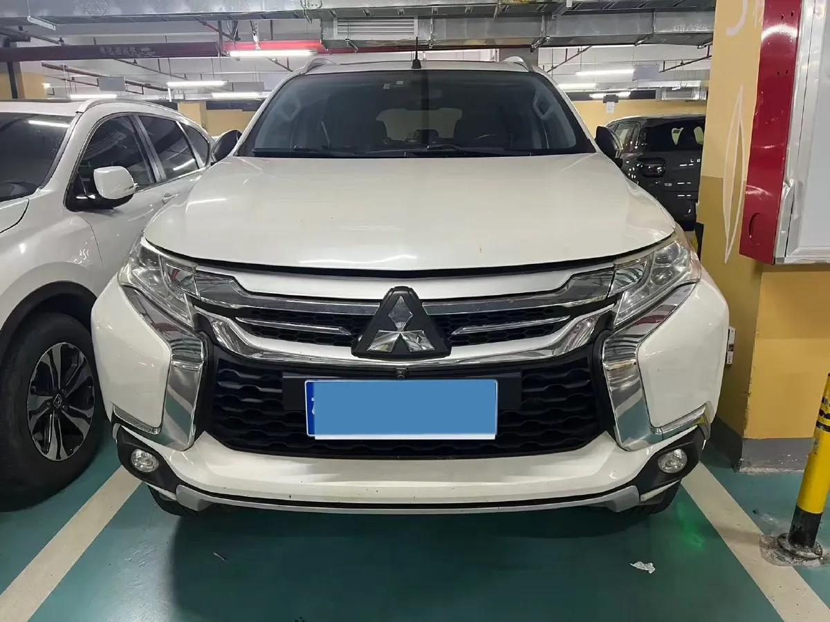 2019 Mitsubishi Pajero 3.0L 209HP V6 8AT,autocango,china used car exporter,china ev exporter,chinese used car exporter,chinese used ev exporter