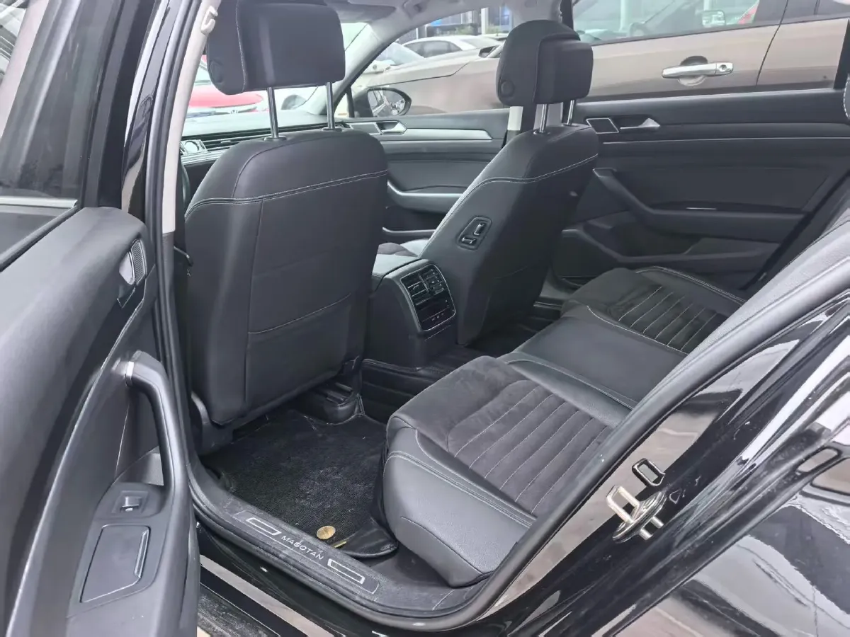 2021 Volkswagen Magotan 2.0T 186HP L4 7DCT,autocango,china used car exporter,china ev exporter,chinese used car exporter,chinese used ev exporter