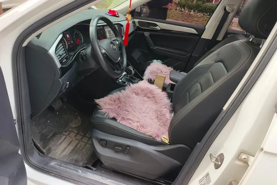 2019 Jeep Cherokee 2.0T 234HP L4 9AT,autocango,china used car exporter,china ev exporter,chinese used car exporter,chinese used ev exporter