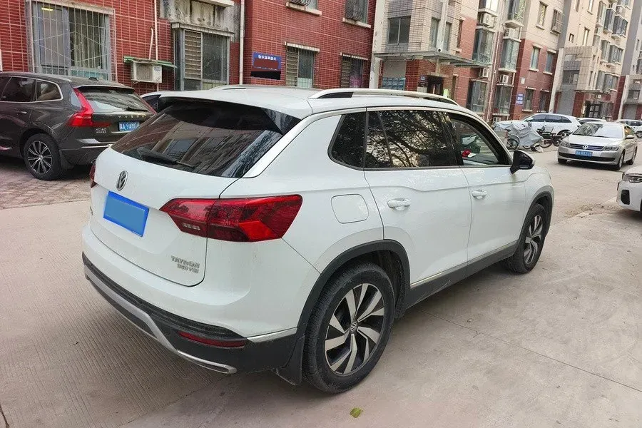2019 Jeep Cherokee 2.0T 234HP L4 9AT,autocango,china used car exporter,china ev exporter,chinese used car exporter,chinese used ev exporter