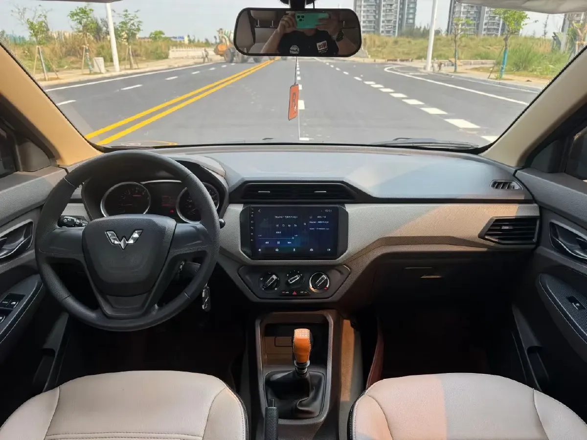 2019 WuLing HongGuang 1.5L 105HP L4 5MT,autocango,china used car exporter,china ev exporter,chinese used car exporter,chinese used ev exporter