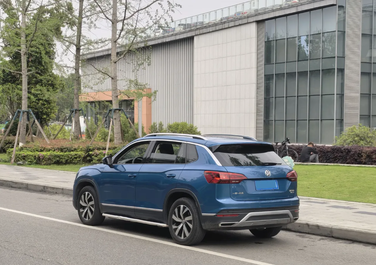 2019 Jeep Cherokee 2.0T 234HP L4 9AT,autocango,china used car exporter,china ev exporter,chinese used car exporter,chinese used ev exporter