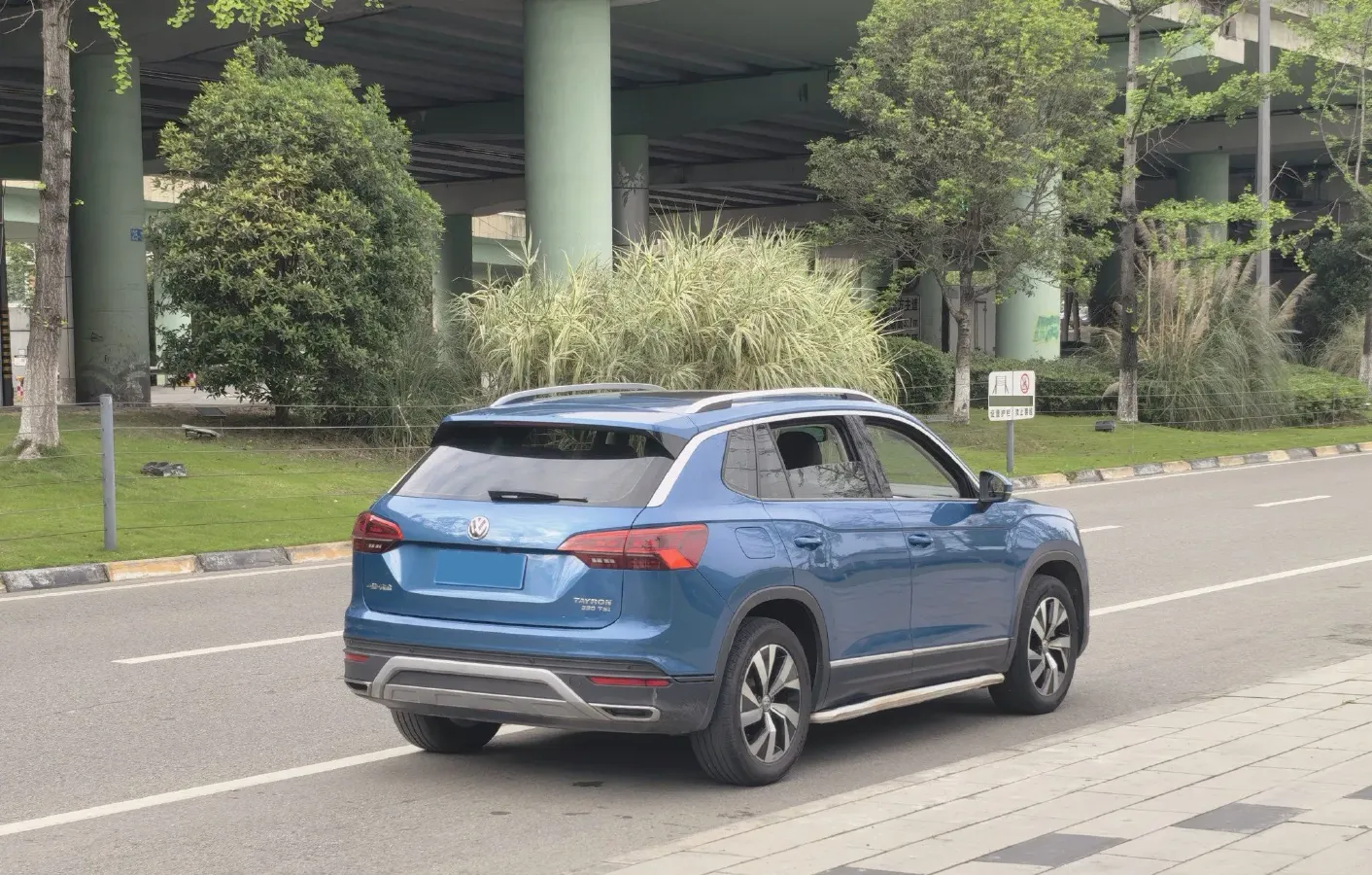 2019 Jeep Cherokee 2.0T 234HP L4 9AT,autocango,china used car exporter,china ev exporter,chinese used car exporter,chinese used ev exporter