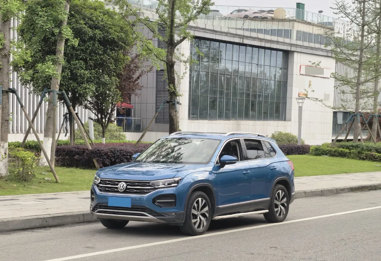 2019 Jeep Cherokee 2.0T 234HP L4 9AT,autocango,china used car exporter,china ev exporter,chinese used car exporter,chinese used ev exporter