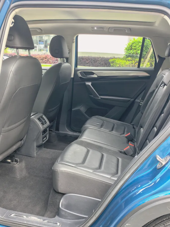 2019 Jeep Cherokee 2.0T 234HP L4 9AT,autocango,china used car exporter,china ev exporter,chinese used car exporter,chinese used ev exporter