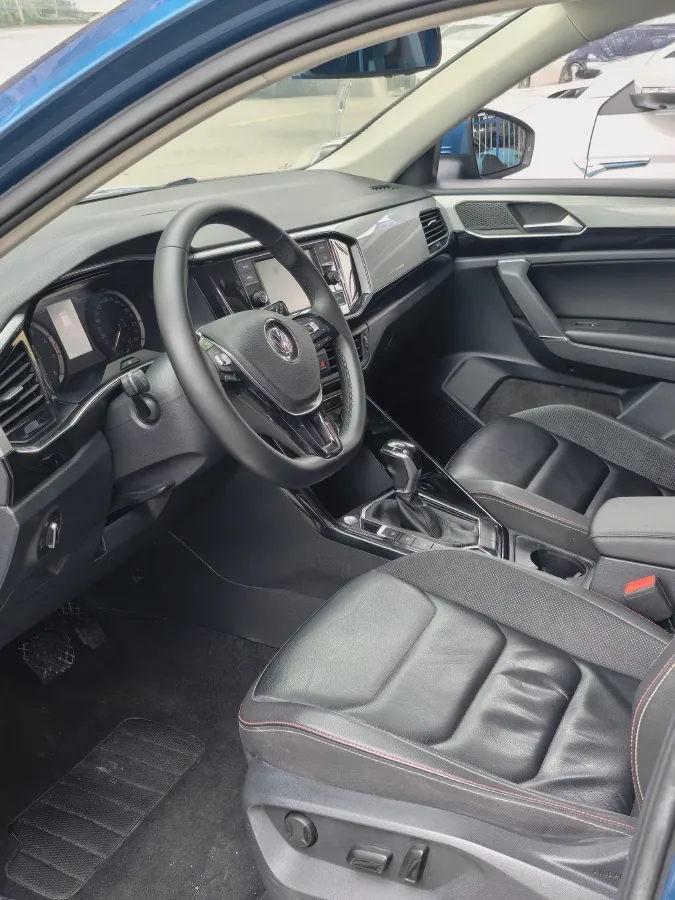 2019 Jeep Cherokee 2.0T 234HP L4 9AT,autocango,china used car exporter,china ev exporter,chinese used car exporter,chinese used ev exporter