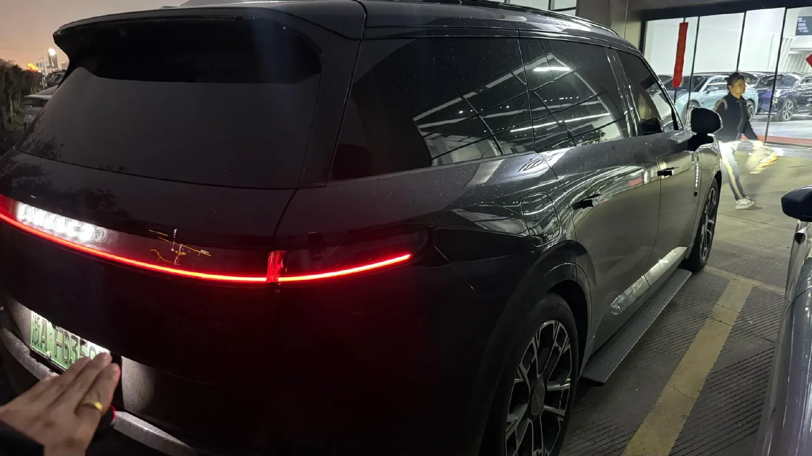 2025 LYNK&CO 900 1.5T 190HP L4 3DHT PHEV 43.3KWH,autocango,china used car exporter,china ev exporter,chinese used car exporter,chinese used ev exporter