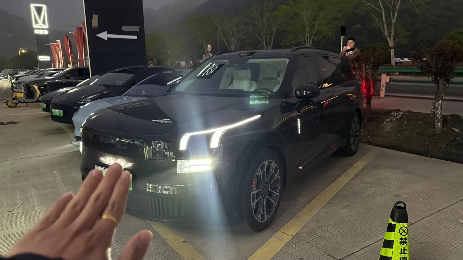 2025 LYNK&CO 900 1.5T 190HP L4 3DHT PHEV 43.3KWH,autocango,china used car exporter,china ev exporter,chinese used car exporter,chinese used ev exporter