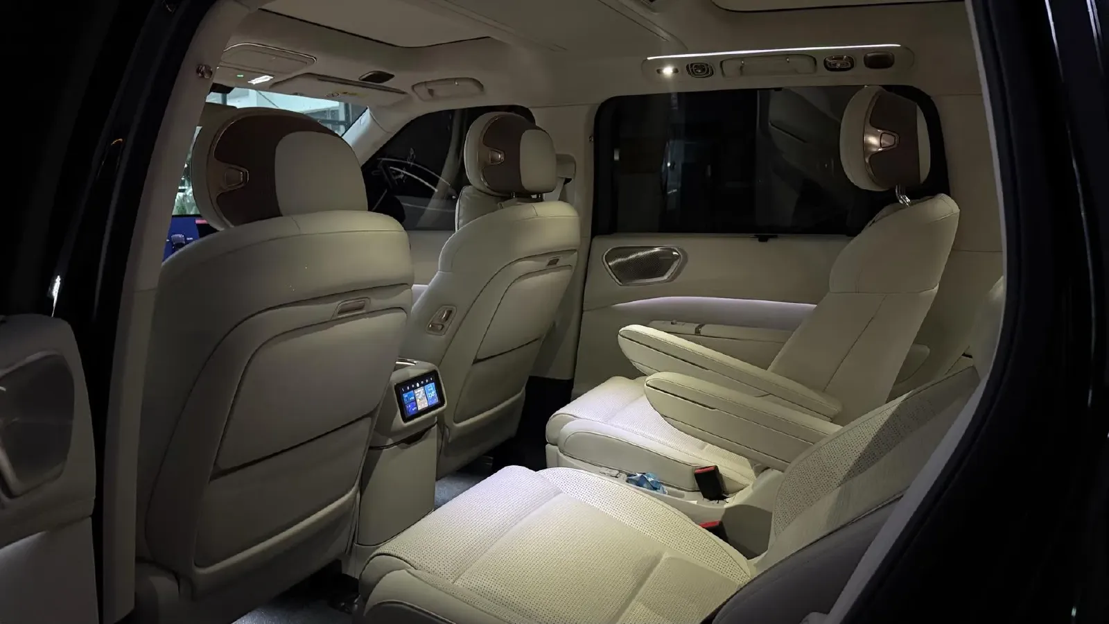 2025 LYNK&CO 900 1.5T 190HP L4 3DHT PHEV 43.3KWH,autocango,china used car exporter,china ev exporter,chinese used car exporter,chinese used ev exporter