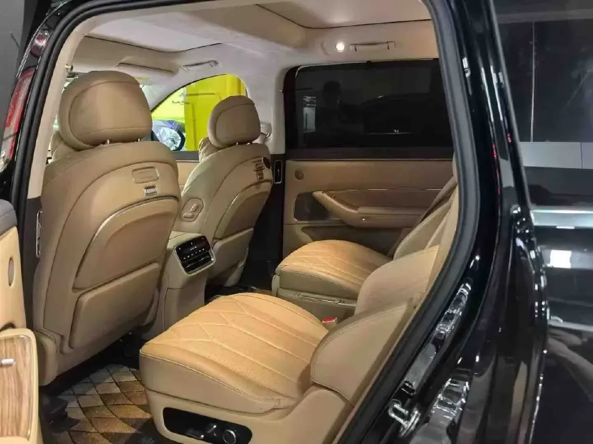 2025 AITO AITO M8 REEV 160HP REEV 53.4KWH,autocango,china used car exporter,china ev exporter,chinese used car exporter,chinese used ev exporter