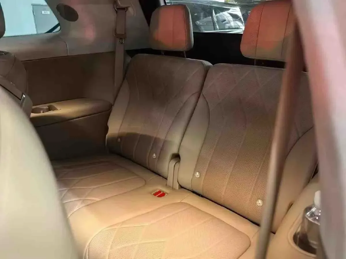 2025 AITO AITO M8 REEV 160HP REEV 53.4KWH,autocango,china used car exporter,china ev exporter,chinese used car exporter,chinese used ev exporter