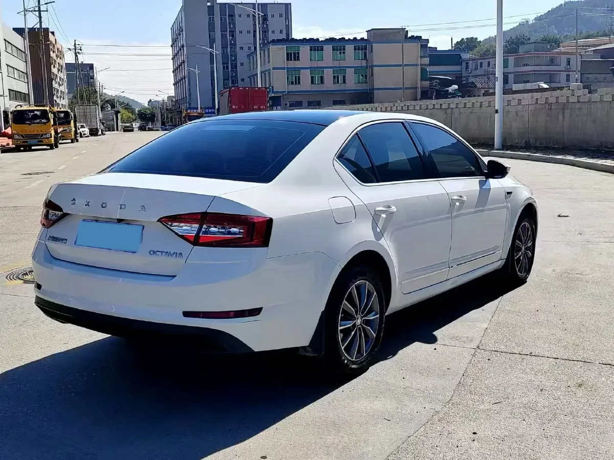 2020 Skoda Octavia 1.5L 113HP L4 6AT,autocango,china used car exporter,china ev exporter,chinese used car exporter,chinese used ev exporter