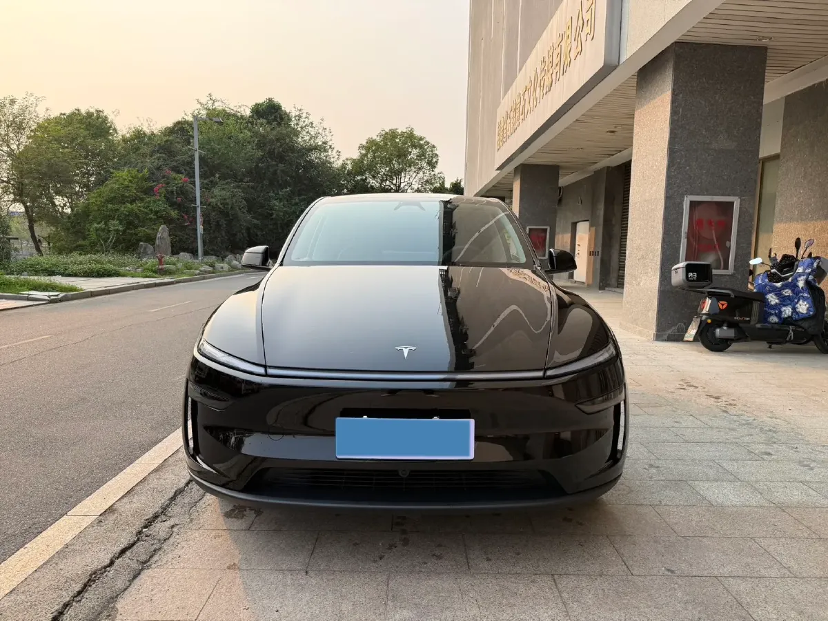 2025 Tesla Model Y BEV 62.5KWH,autocango,china used car exporter,china ev exporter,chinese used car exporter,chinese used ev exporter