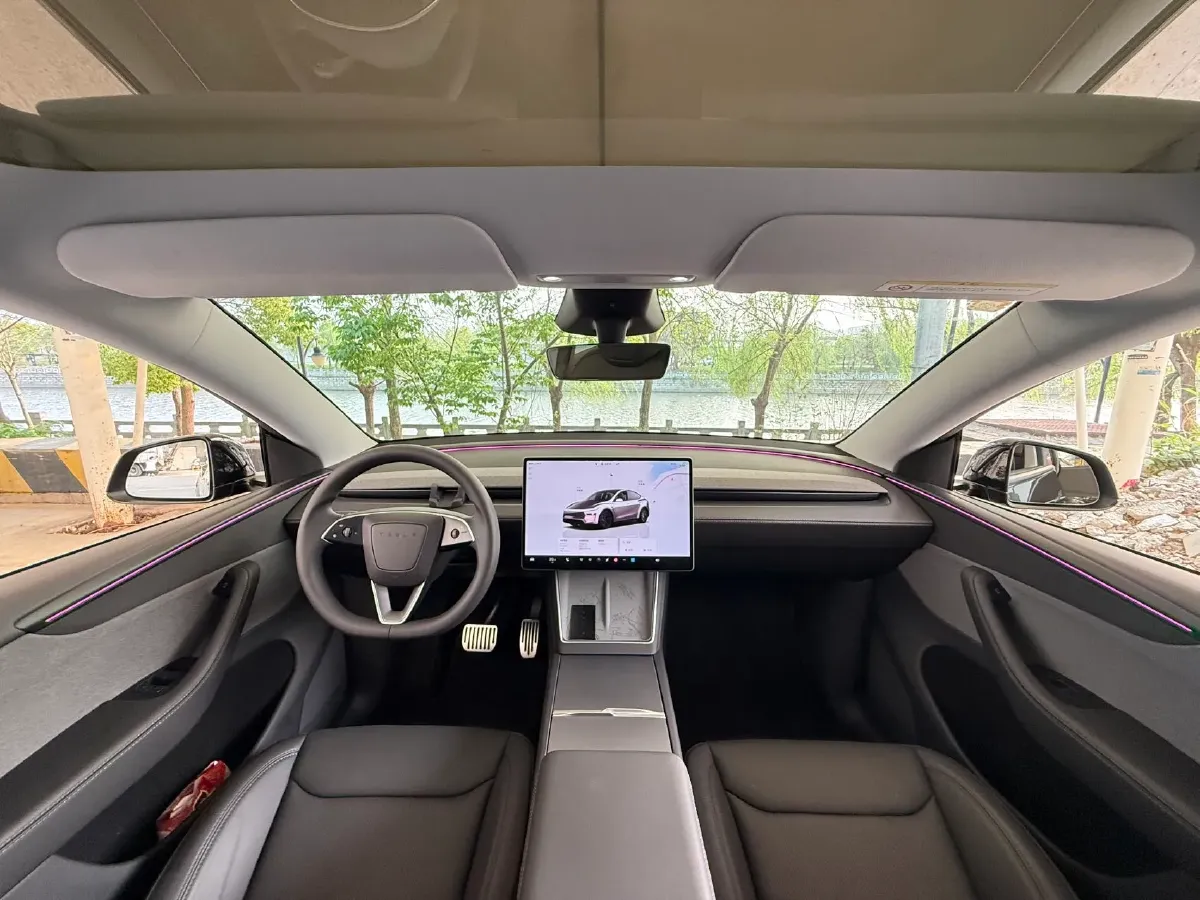 2025 Tesla Model Y BEV 62.5KWH,autocango,china used car exporter,china ev exporter,chinese used car exporter,chinese used ev exporter