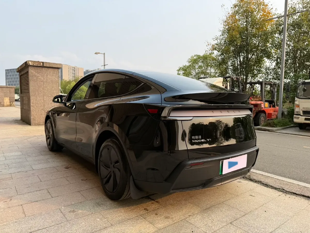 2025 Tesla Model Y BEV 62.5KWH,autocango,china used car exporter,china ev exporter,chinese used car exporter,chinese used ev exporter