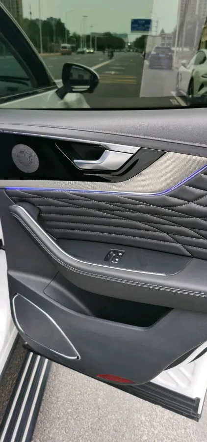 2022 HongQi HS5 2.0T 224HP L4 6AT,autocango,china used car exporter,china ev exporter,chinese used car exporter,chinese used ev exporter