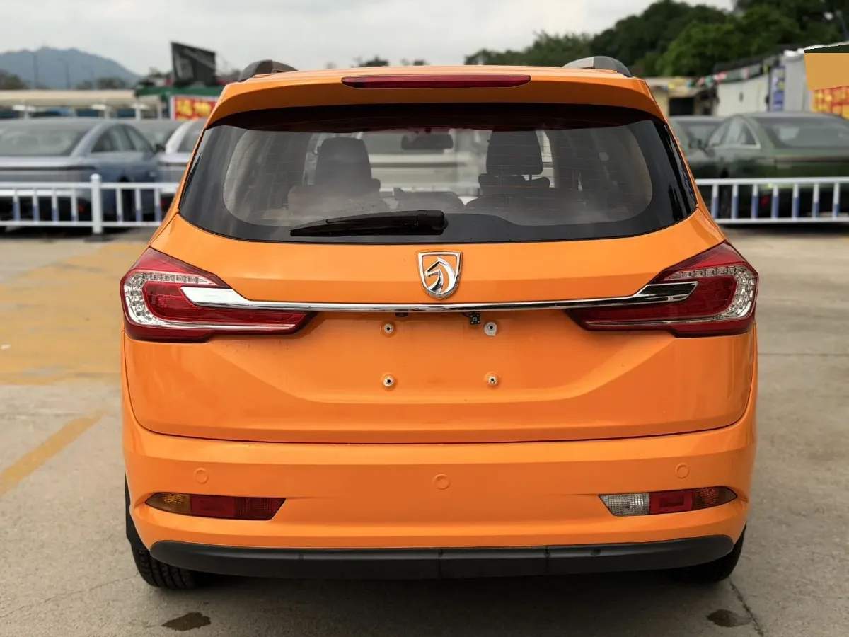 2017 BaoJun 310W 1.5L 112HP L4 6MT,autocango,china used car exporter,china ev exporter,chinese used car exporter,chinese used ev exporter