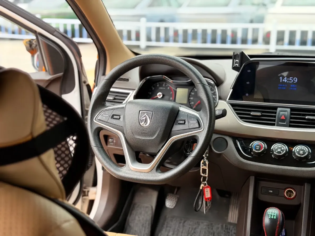 2017 BaoJun 310W 1.5L 112HP L4 6MT,autocango,china used car exporter,china ev exporter,chinese used car exporter,chinese used ev exporter