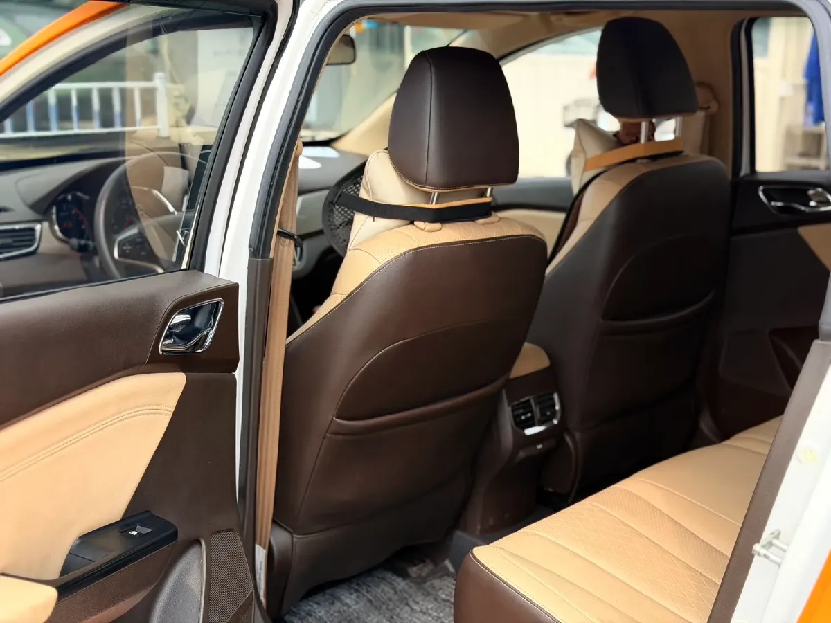 2017 BaoJun 310W 1.5L 112HP L4 6MT,autocango,china used car exporter,china ev exporter,chinese used car exporter,chinese used ev exporter