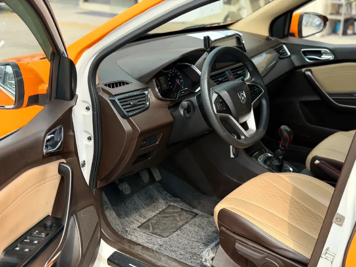 2017 BaoJun 310W 1.5L 112HP L4 6MT,autocango,china used car exporter,china ev exporter,chinese used car exporter,chinese used ev exporter