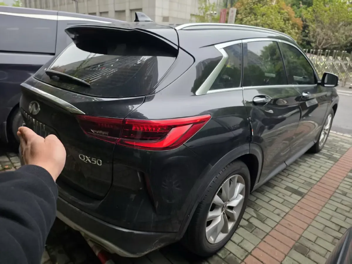 2018 Infiniti QX30 2.0T 211HP L4 7DCT,autocango,china used car exporter,china ev exporter,chinese used car exporter,chinese used ev exporter
