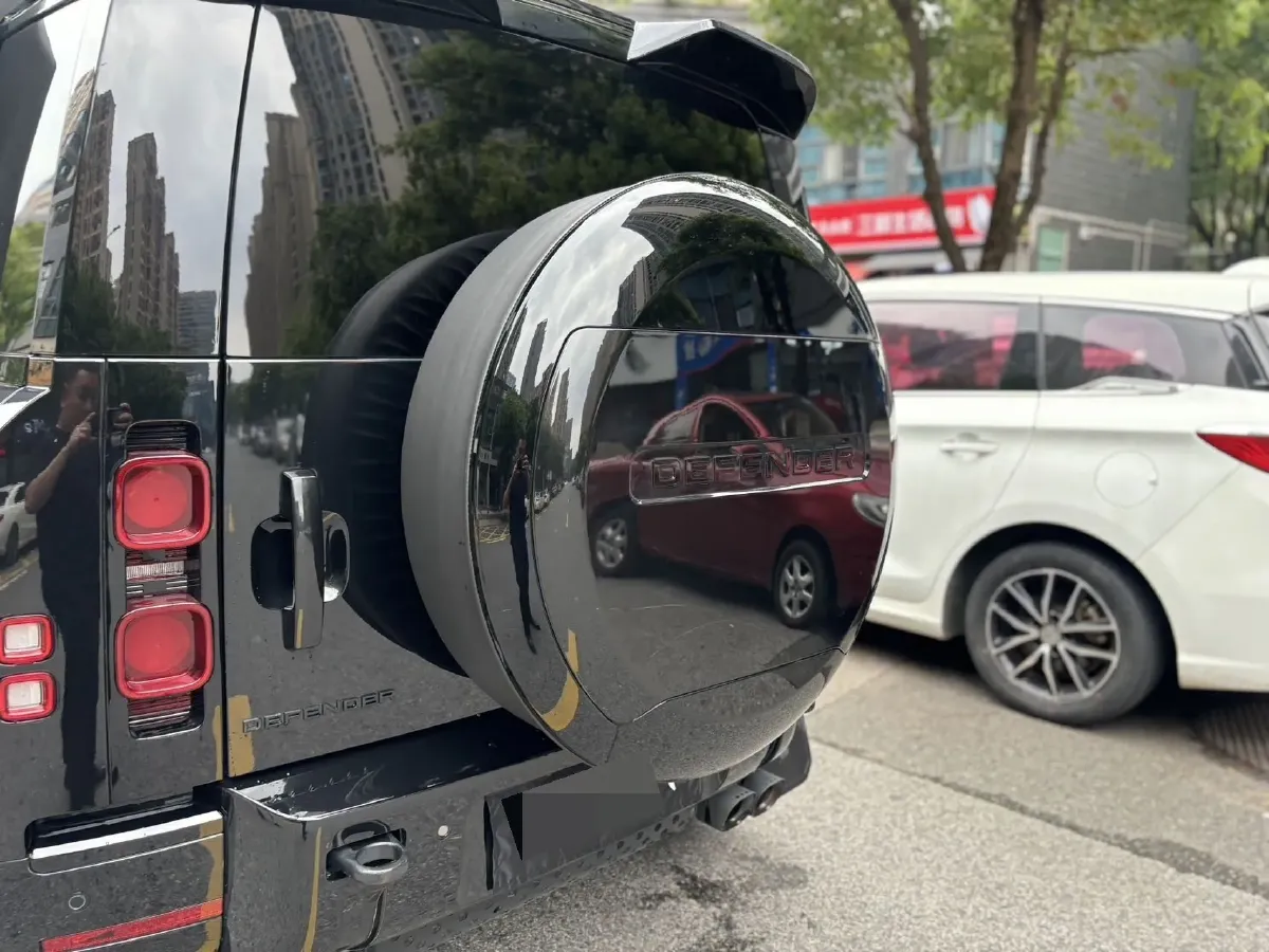 2025 Land Rover Defender 3.0T 400HP L6 8AT,autocango,china used car exporter,china ev exporter,chinese used car exporter,chinese used ev exporter