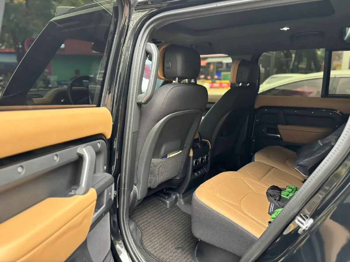 2025 Land Rover Defender 3.0T 400HP L6 8AT,autocango,china used car exporter,china ev exporter,chinese used car exporter,chinese used ev exporter