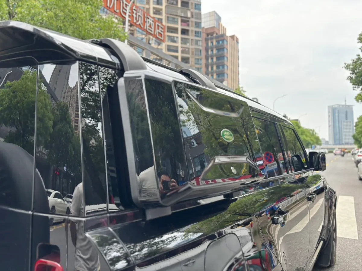 2025 Land Rover Defender 3.0T 400HP L6 8AT,autocango,china used car exporter,china ev exporter,chinese used car exporter,chinese used ev exporter