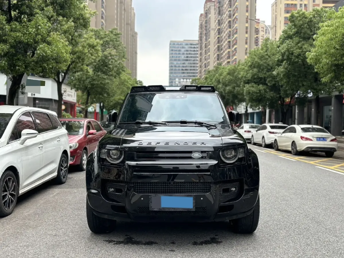 2025 Land Rover Defender 3.0T 400HP L6 8AT,autocango,china used car exporter,china ev exporter,chinese used car exporter,chinese used ev exporter