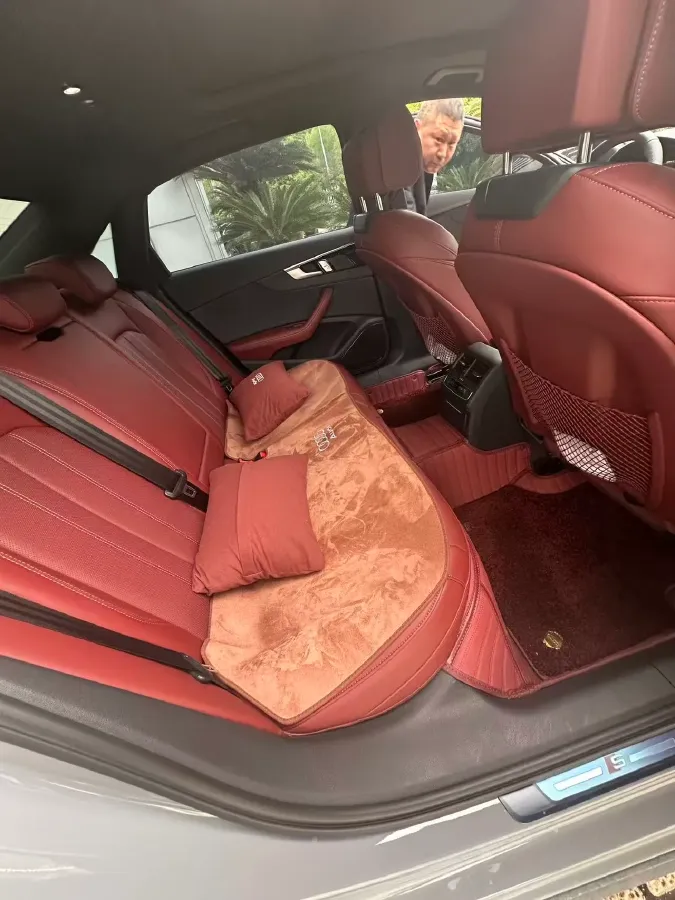 2024 Audi A4L 2.0T 190HP L4 7DCT,autocango,china used car exporter,china ev exporter,chinese used car exporter,chinese used ev exporter